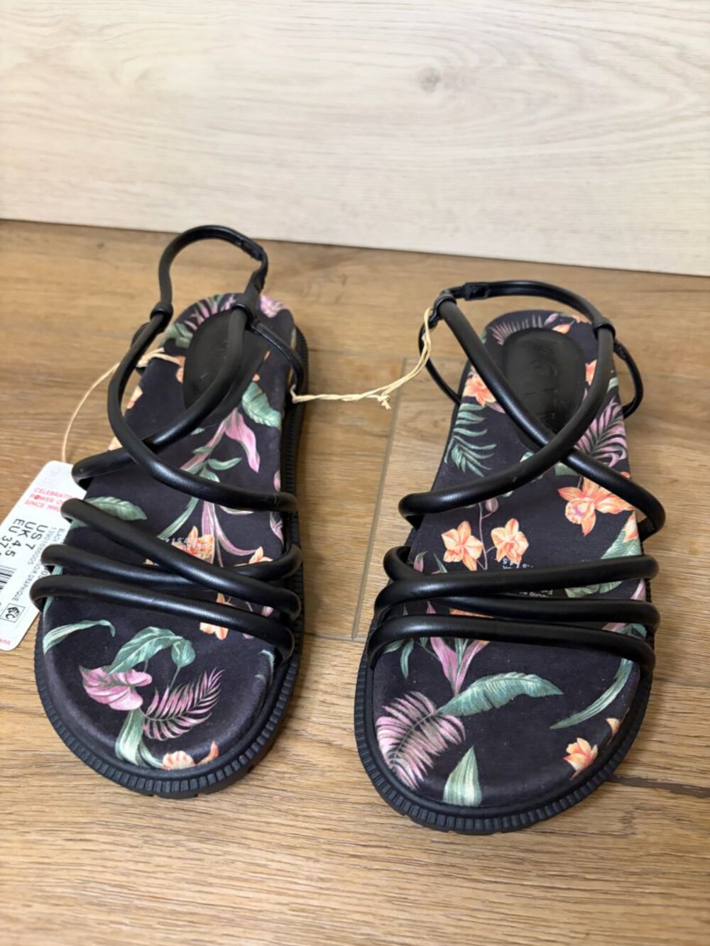 Roxy Women's Brooke Strappy Sandals Island Floral Size 7 NWT